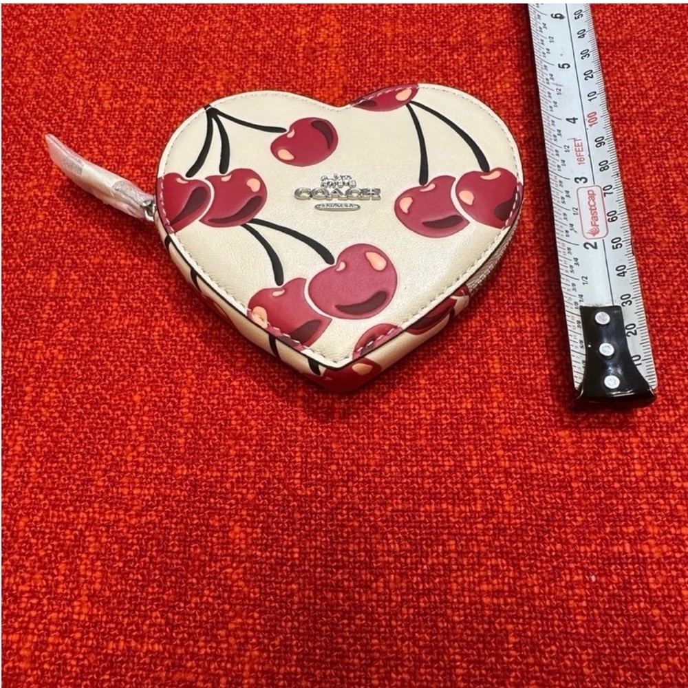 ❤️❤️❤️NEW Coach Heart shaped coin purse ❤️❤️❤️ - Picture 8 of 8